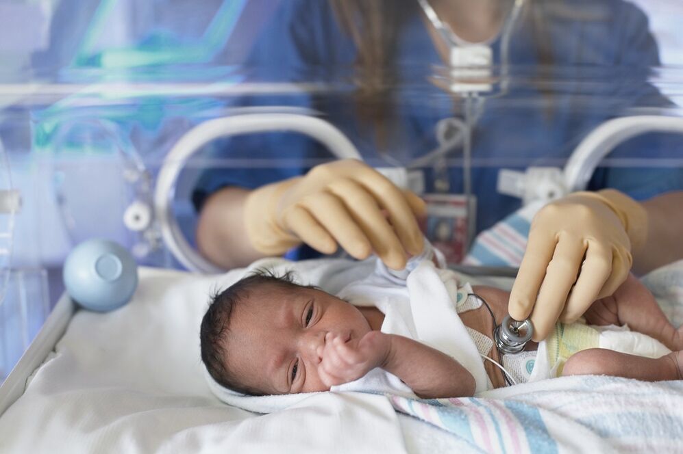 Bambini con errori di sviluppo di un uomo